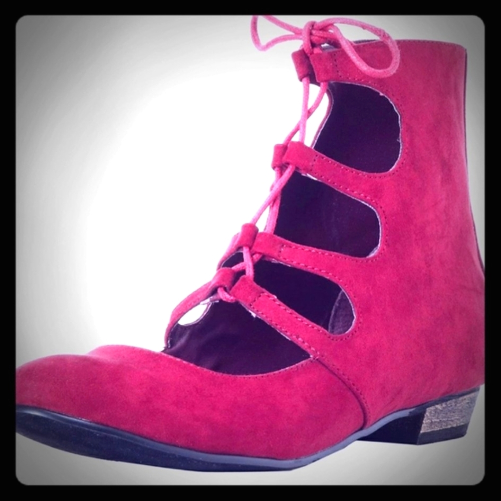 C Label Lace up Booties